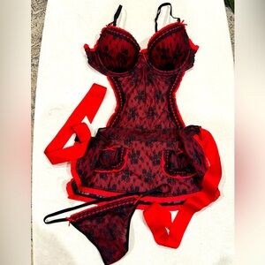 Sexy red and black lingerie - 36C